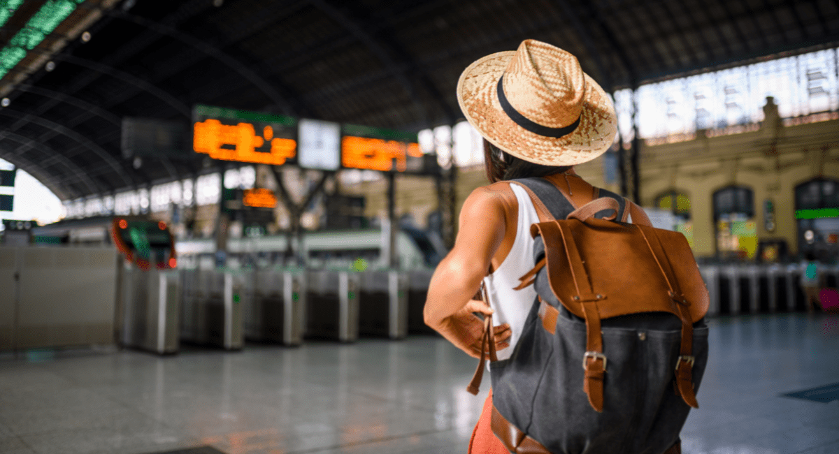 Socializing While Traveling Alone as a Woman